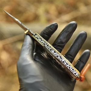 Cuchillo Plegable Personalizado de Damasco con Hoja Drop Point, Mango de Asta de Ciervo, Bloqueo Liner Lock, para Uso Exterior, con Funda de Cuero, Venta al por Mayor OEM, 58HRC - Product Image 3