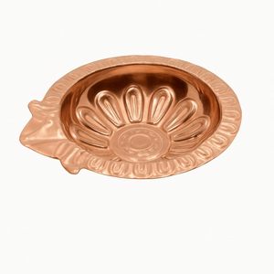 Diya en cuivre de style antique pour Diwali Pooja, lampe à huile traditionnelle pour la décoration festive de la maison et du temple - Product Image 5
