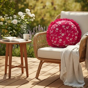 Housse de coussin décorative PhoolBagan rose vif, brodée à la main, motif floral de luxe, en géorgette, lavable et amovible - Product Image 2