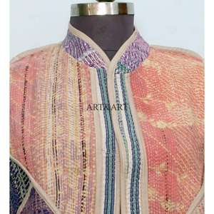 Chaleco Kantha multicolor hecho a mano 100% algodón, con diseño de patchwork tejido y detalles de botones cubiertos, estilo vintage de Rajasthan. - Product Image 3