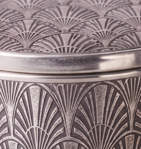 Boîte de rangement ronde en métal argenté avec motif festonné Art Déco personnalisé pour fruits secs et autres produits - Product Image 5