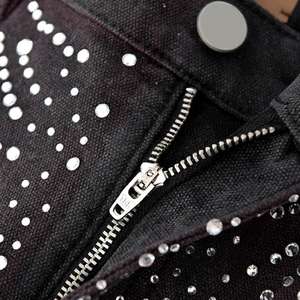 Shorts en jean noir pour homme, personnalisés, de haute qualité, avec strass, style streetwear, ourlet déchiré, OEM - Product Image 2