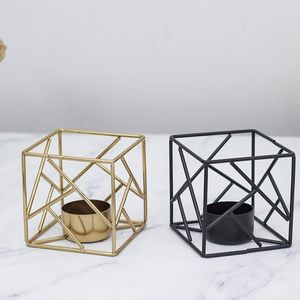 Porte-bougie en métal design pour la décoration intérieure de luxe et les accessoires de style haut de gamme pour la maison - Product Image 3