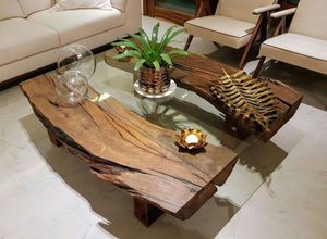 Mesa de Centro de Madera con Borde Natural y Tapa de Vidrio, Estilo Rústico, para Uso en Interiores, Decoración de Sala de Estar u Hotel - Product Image 1