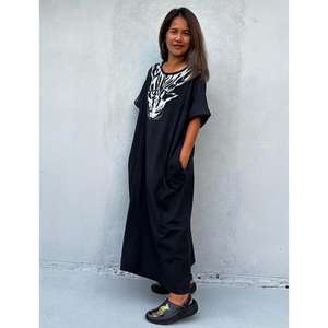 Vestido Maxi Kaftan Negro Estampado Ecológico para Mujer, Corte Holgado con Estampado Animal Abstracto, Manga Corta, Ropa Casual para Vacaciones - Product Image 2