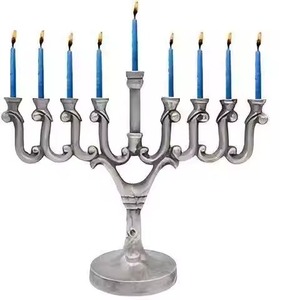 Chandelier élégant en métal à 9 bras, porte-bougie Menorah, décoration de table élégante pour la maison - Product Image 1