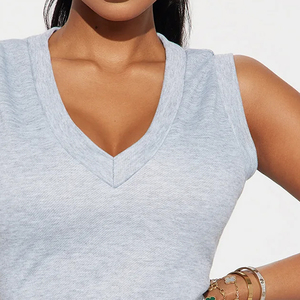 Ensemble 2 pièces pour femme : Crop top col en V et short gris uni, décontracté, printemps-été, tricoté en coton et élasthanne, respirant, coupe classique - Product Image 5