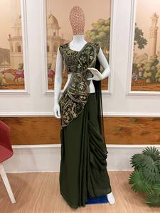 Sari en soie à bordure charmante, Choli brodé à la main, veste Shrug pré-drapée, tenue indienne pour mariage et fête pour femmes - Product Image 1