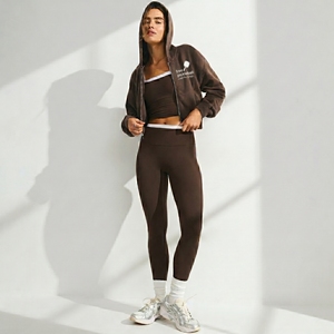 Conjunto de 3 piezas de vestido de tenis y pickleball para mujer, de manga corta, con capucha, leggings cortos hasta la rodilla, de punto, de elastano, para todas las estaciones - Product Image 1
