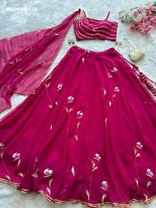 Conjunto de Lehenga-Blusa de Georgette de Diseño Elegante y Moderno con Pintura a Mano y Dupatta Incluida, Proveedor de Surat - Product Image 4