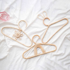 Perchas de ropa de diseño único hechas de ratán natural perchero colgante para niños precio más barato conjuntos de perchas - Product Image 4