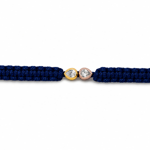 Pulsera de Macramé Azul Marino Chapada en Oro de 14K con Diamantes CVD Cultivados en Laboratorio con Corte Pera, Diseño de Doble Corazón, Cordón Tejido Ajustable - Product Image 2