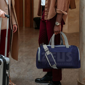 Bolsa de lona versátil con diseño de transporte práctico para viajes de negocios y uso recreativo, que ofrece un rendimiento confiable. - Product Image 6