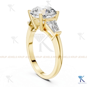Anillo de Compromiso de 3 Piedras, Corte Redondo y Baguette, Oro Sólido, Diamante CVD Cultivado en Laboratorio - Product Image 4