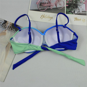 Conjunto de bikini de color degradado para mujer, top tipo bandeau, parte inferior hipster, ribete en contraste, traje de baño elástico - Product Image 6