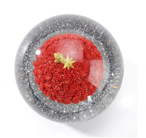 Globe à neige au design traditionnel - Product Image 4
