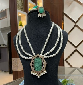 Exclusivo Juego de Collar y Aretes Kundan de Moda, Chapado en Oro de Primera Calidad, con Circonitas y Perlas de Imitación en Capas, para Bodas y Fiestas - Product Image 3