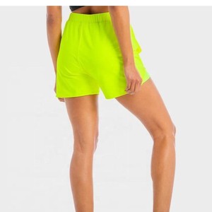 Shorts de sport tendance pour femmes 2026, jaune fluo, taille mi-haute élastique avec poches, séchage rapide, tricoté, coupe régulière, OEM - Product Image 3