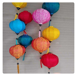 LANTERNES RONDES EXCLUSIVES VIBRANTES EN SOIE ET EN BAMBOU POUR UNE DÉCORATION ÉLÉGANTE 100% FABRIQUÉES À LA MAIN DU VIETNAM - Product Image 6