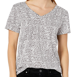 Camisetas de Mujer con Cuello en V, Antiarrugas, Ajustadas, 100% Poliéster, con Diseños Personalizados para Sublimación, Fabricación en Pakistán, para Verano - Product Image 2
