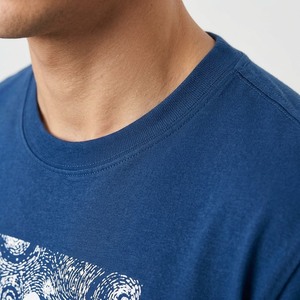 Modern Casual <b>Navy</b> <b>Blue</b> T <b>Shirt</b> <b>for</b> <b>Men</b> Featuring Artistic Fish Print and Decorative Water Patterns - Product Image 4