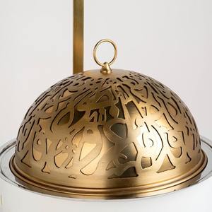 Plat de service de luxe de style arabe en or avec couvercle ajouré découpé au laser du Moyen-Orient et support métallique pour réceptions de mariage - Product Image 4