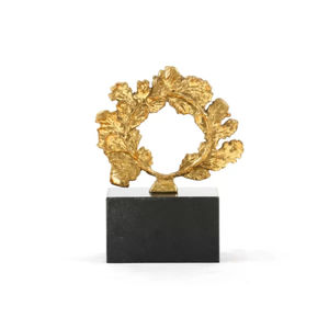 DAANI INTERNATIONAL Couronne de feuilles d'or, statue en aluminium sur base noire, ornement de table moderne fait main, cadeau de mariage, sculpture figurative - Product Image 4