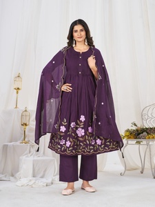 Ensemble Anarkali en coton brodé violet avec dupatta pour femme, style traditionnel, vêtements décontractés, de Samp Corporation - Product Image 3