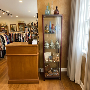 Vitrine d'exposition en verre trempé de style français moderne et vintage TMG-G389 pour bar à domicile, salon, appartement, entrée de centre commercial - Product Image 1