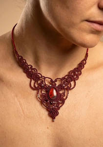 Collier ras du cou en macramé rouge fait main avec pendentif perle d'eau douce, bijou statement bouddhiste réglable, vente en gros - Product Image 6