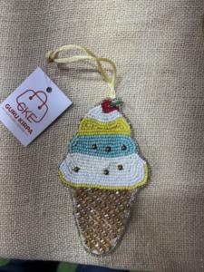 Breloque de sac en perles de rocaille de haute qualité, faite à la main, style bohème chrétien, avec perles d'imitation et perles en verre filé, en forme de cœur et de symbole de paix - Product Image 3