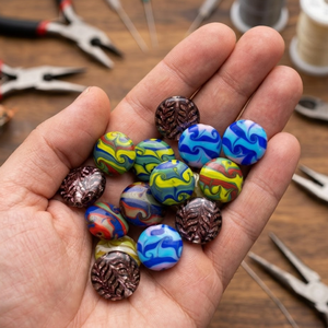 Perles en verre artisanal indien de 20 mm, motif floral |   Perles fantaisie multicolores pour la fabrication de bijoux et les fournitures d'artisanat - Product Image 3