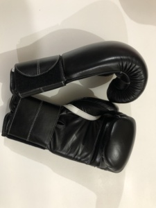 Guantes de Boxeo de Cuero Vacuno Personalizados para Propietarios de Gimnasios, Clubes de Fitness, Proveedor Mayorista de Guantes Profesionales para Entrenamiento y Sparring - Product Image 6