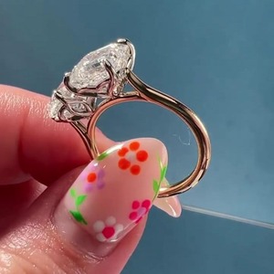 Nuevo Diseño Anillo de Diamantes Cultivados en Laboratorio de 6 Quilates con Corte Pera y Asscher Toi Et Moi con Anillo de Oro Amarillo de 14K y Anillo de Diamantes con Corazón de Oro Amarillo de 14K - Product Image 2