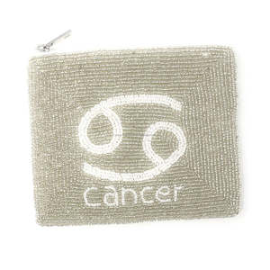 Pochette porte-monnaie unisexe tendance et écologique, faite main, perlée, avec fermeture éclair, motif signe du zodiaque Cancer, design astrologique horoscope et cartes - Product Image 1