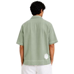 เสื้อเชิ้ตคิวบาคอปกสีเขียวเซจอ่อน แขนสั้น ลายปักดอกไม้สีขาว ผ้าฝ้ายลินิน ติดกระดุม ลำลอง สำหรับฤดูร้อนและชายหาด - Product Image 2