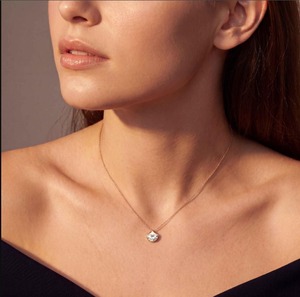 Colgante Minimalista con Diamante Cultivado en Laboratorio de Corte Media Luna de 2.00 ct, Biselado, en Oro Rosa de 9K - Product Image 1