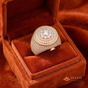 Anillo de Moissanita Chapado en Oro Rosa con Clúster, Halo Redondo y Pavé, Banda de Declaración, Joyería Hip Hop, Regalo para Hombre, Estilo Elegante Miami Chicago USA - Product Image 5