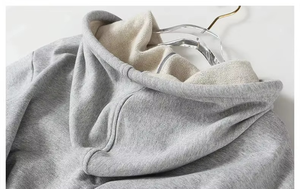 Sudadera con capucha corta gris para mujer con mangas abullonadas y diseño de recorte frontal, sudadera de punto de color liso - Product Image 4