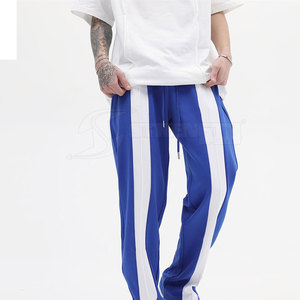Pantalon évasé léger et confortable, idéal pour les tenues décontractées quotidiennes et les looks modernes de style streetwear. - Product Image 3