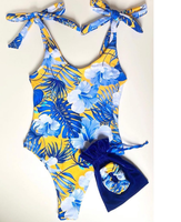 Maillot de bain une pièce jaune à imprimé hibiscus tropical, dos nu à nouer, coupe haute, avec bandeau assorti imprimé