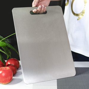 Planche à découper élégante de grande taille en acier inoxydable de qualité supérieure, durable et résistante aux rayures - Product Image 5