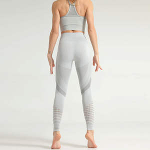 Ensemble de yoga confortable pour femme, style unique 2026, col en V, respirant, 2 pièces, avec logo frontal uni, dernière conception, meilleure vente, vente en gros - Product Image 4
