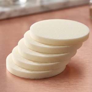 [K-ESSENTIALS] Éponge de maquillage douce pour la peau, ronde, 5,3 cm, blanche, en SBR, applicateur de fond de teint pour le visage - Product Image 1