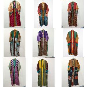 Exclusivo Kimono Japonés de Seda Vintage Hecho a Mano, con Cuello en V, Cierre con Cordón, Largo Completo y Mangas Tres Cuartos para Mujer - Product Image 3