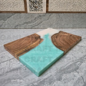 Tabla de Cortar y Servir de Madera y Resina Epoxi Hecha a Mano, Pulida y Duradera para Uso en el Hogar, Hoteles y Restaurantes - Product Image 4