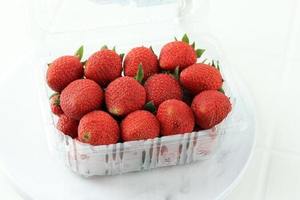 Fraises entières lyophilisées biologiques, goût sucré, fruits secs, aliments sains, options d'emballage sous vide en vrac, culture sans OGM, UE - Product Image 5