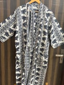Bata Kimono de Verano Ligera y Transpirable para Mujer, con Cuello en V, Borde Negro, Estampado Floral y Cierre con Cordón, Ideal para Descansar - Product Image 3