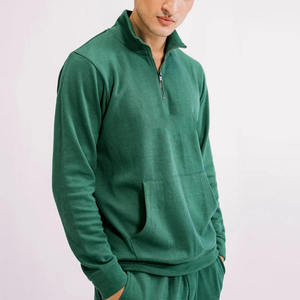 Sudadera con Cierre de Cremallera de un Cuarto, Color Verde Bosque Esmeralda Oscuro, con Bolsillo Tipo Canguro y Pantalones Deportivos a Juego - Product Image 3