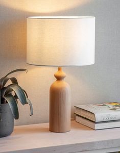 Lámpara de Mesa Eléctrica Simple de Madera con Pantalla de Tela, Diseño Moderno, Acabado Natural, Alimentación por CA, Iluminación Decorativa para el Hogar - Product Image 1